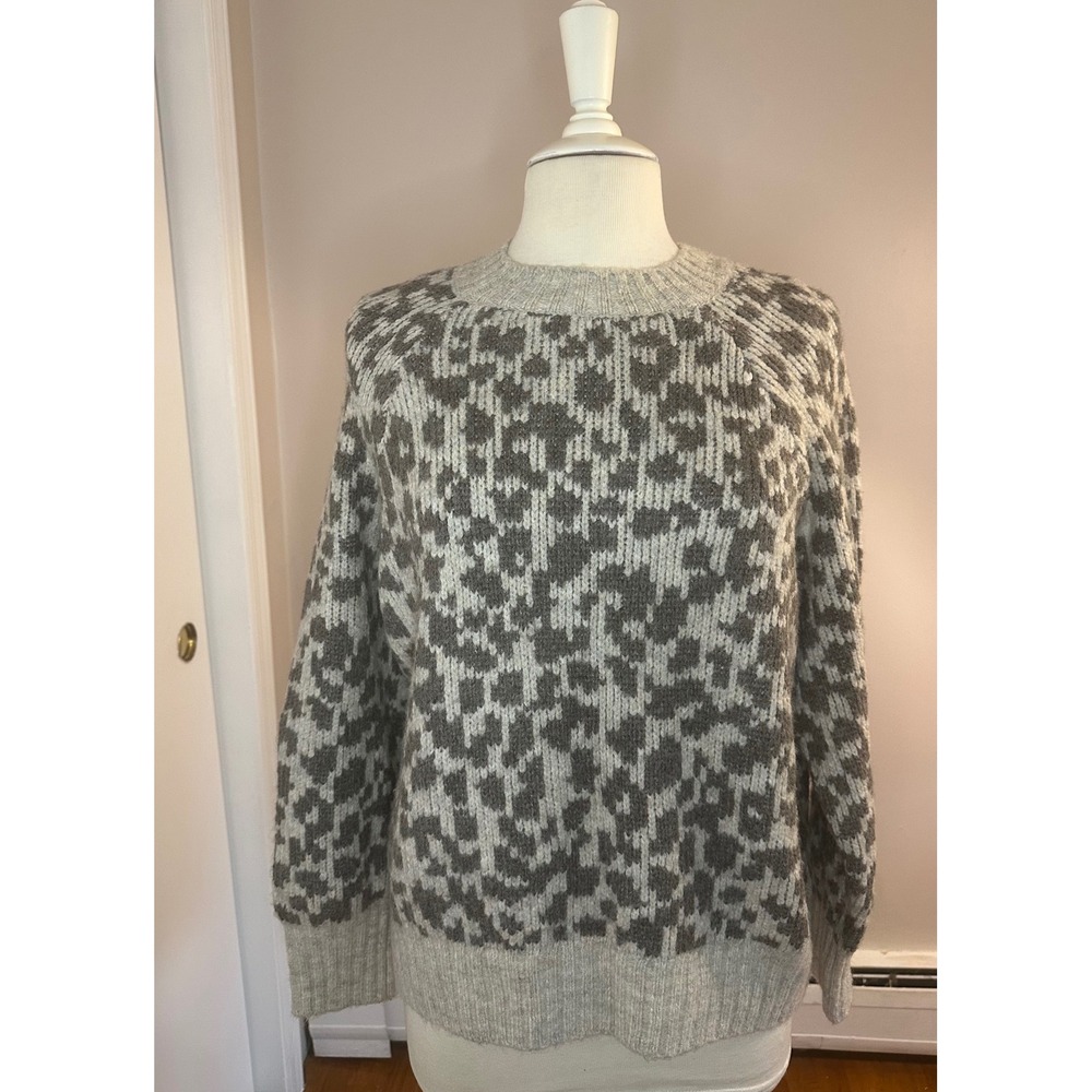 Old Navy Womens Grey Cheetah Leopard Print Cozy PO-HAYE Knit Sweater Medium